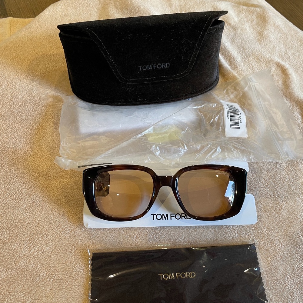 Tom Ford Raphael Sunglasses - Picture 8 of 8